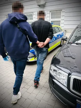 Przed świtem zniknęła tablica z forda. Policja namierzyła sprawcę