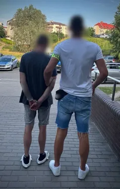 Zwrócił uwagę przy pojemniku, chwilę później 57-latek trafił ze złamaniami do szpitala