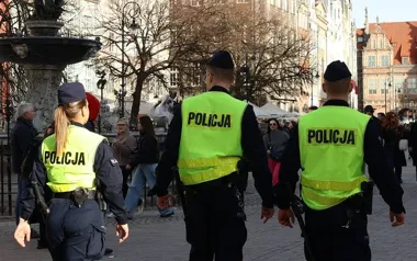 Nagłe wzmocnienie patroli w Gdańsku - ponad 20 policjantów spaceruje po Śródmieściu