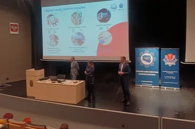 W Gdańsku pokazali, jak cyberoszuści wyciągają pieniądze z kont