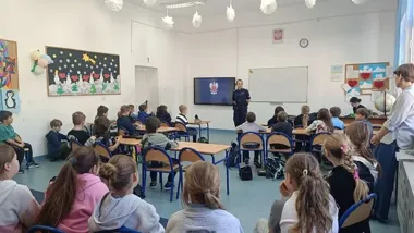 Gdańsk - Policja dotarła do podstawówek i ujawniała zagrożenia w sieci