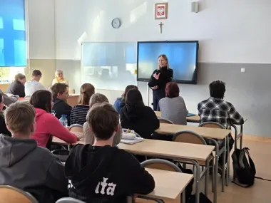 Policjantka weszła do gdańskiej podstawówki i ostrzegła przed pułapkami sieci