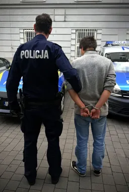 Torebka zniknęła, a z cudzą kartą ruszyły kolejne próby płatności