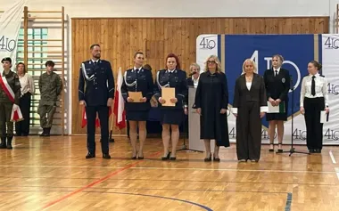 Komenda wchodzi do szkół - młodzi kadeci przyjęli przysięgę mundurową