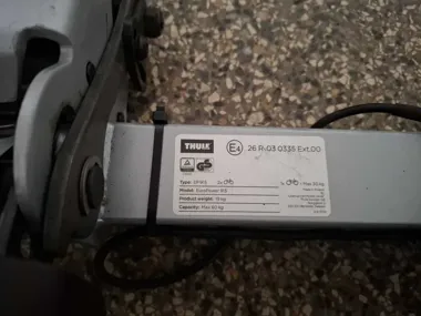 Bagażnik z Tesli zniknął w kilka minut - w domu 54-latka znaleziono sześć sztuk