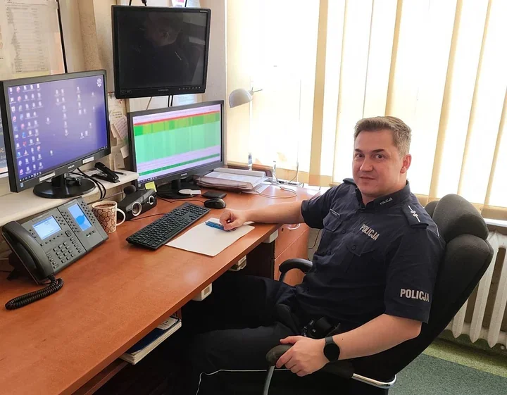 Dyżurny z Wrzeszcza przywrócił życie - resuscytacja na chodniku w Pruszczu