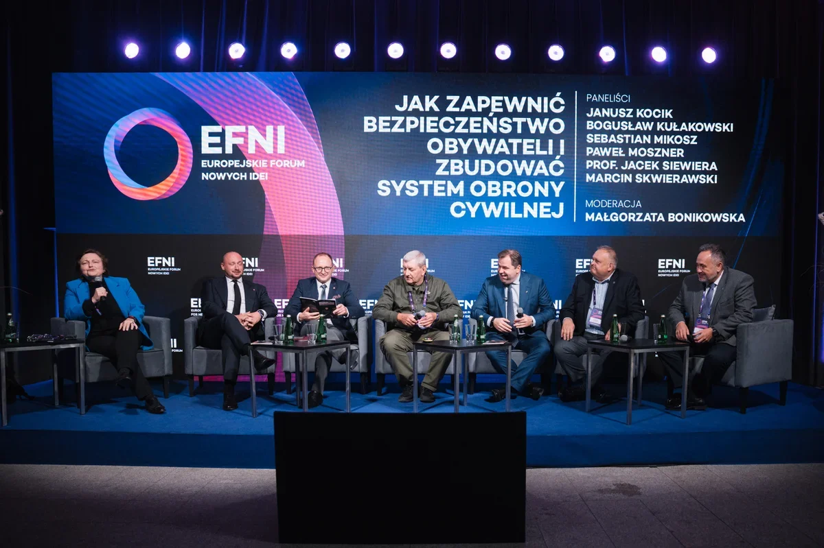 Panel dyskusyjny podczas Europejskiego Forum Nowych Idei o bezpieczeństwie obywateli i systemie obrony cywilnej.
