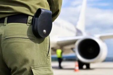 77 zarzutów i ponad 16 mln zł. 30-latek przekazany Straży Granicznej