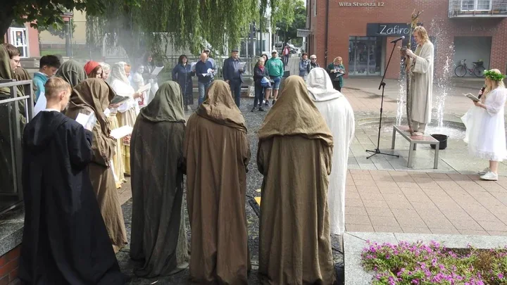 „Dziady” wybrzmiały w Pruszczu Gdańskim. Publiczność dołączyła do lektury