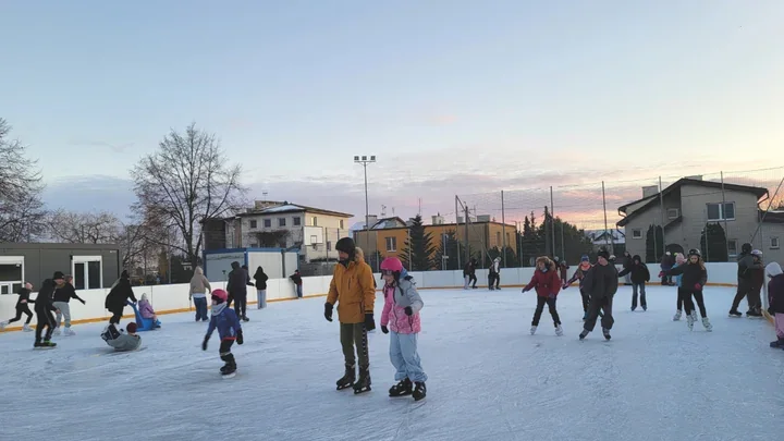Ostatni ślizg tej zimy – lodowisko przy SP3 kończy sezon
