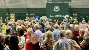 Około 300 seniorów na parkiecie. Wybrano Króla i Królową Balu