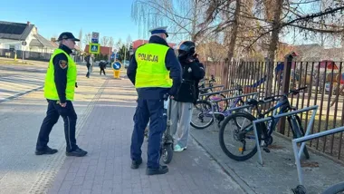 Przy szkołach padło ważne ostrzeżenie o rowerach i hulajnogach dla dzieci