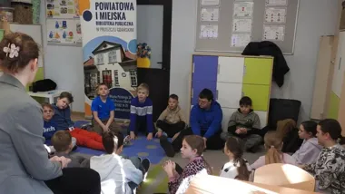 Papierowe serce i trudne słowa. Uczniowie uczą się zatrzymać hejt