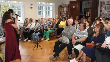 W bibliotece zabrzmiały hity kilku pokoleń. Publiczność śpiewała i prosiła o bis