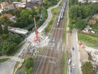 Ruch pod estakadą wróci wcześniej. Są też zmiany dla pieszych