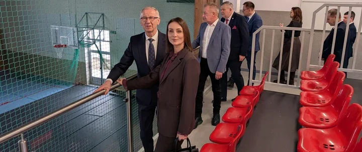 Wielofunkcyjna hala i strefa fitness przy Klasztornej – uczniowie zyskali nową bazę sportową